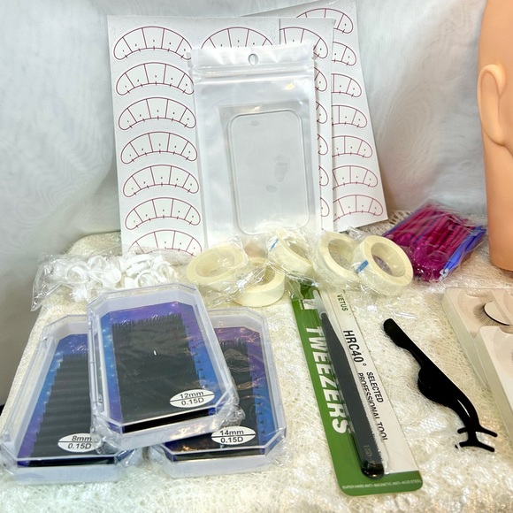 New in the Box Practice Eyelash and Makeup Silicone Head and Kit - Picture 3 of 11
